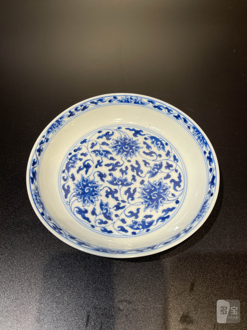 清康熙 青花缠枝莲纹盘 - 图2